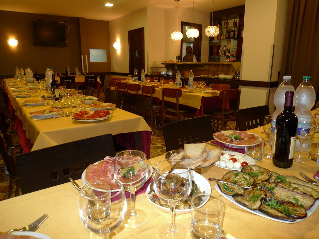 Hotel De Meis Capistrello Extérieur photo