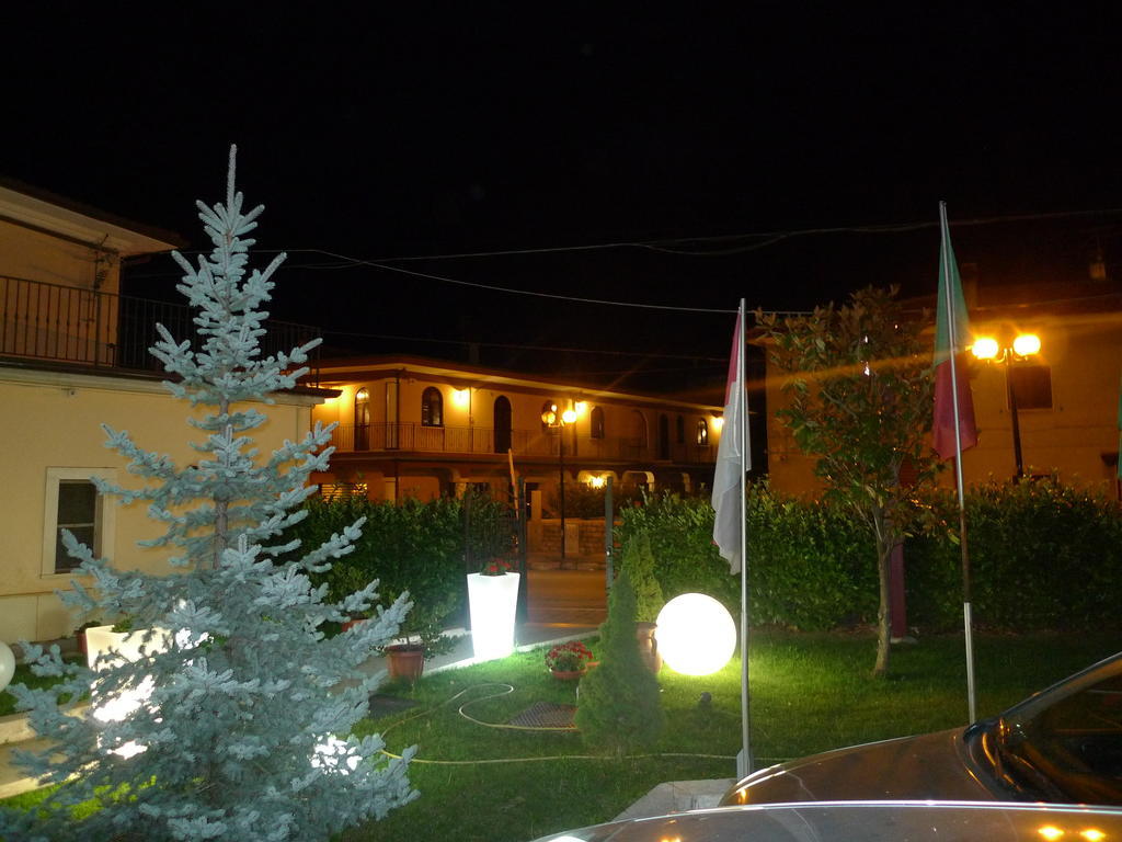 Hotel De Meis Capistrello Extérieur photo