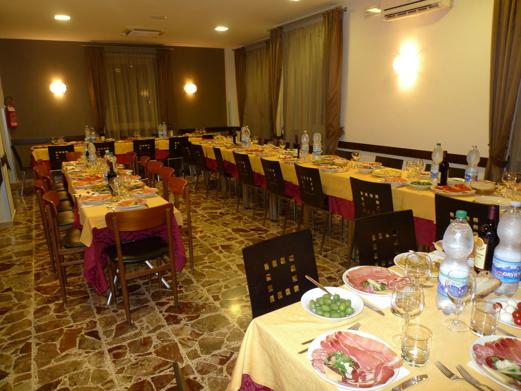 Hotel De Meis Capistrello Extérieur photo