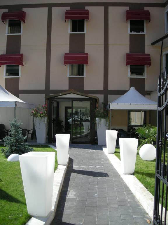 Hotel De Meis Capistrello Extérieur photo
