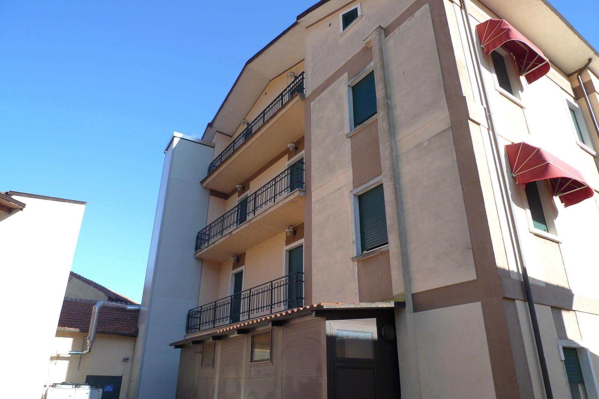 Hotel De Meis Capistrello Extérieur photo