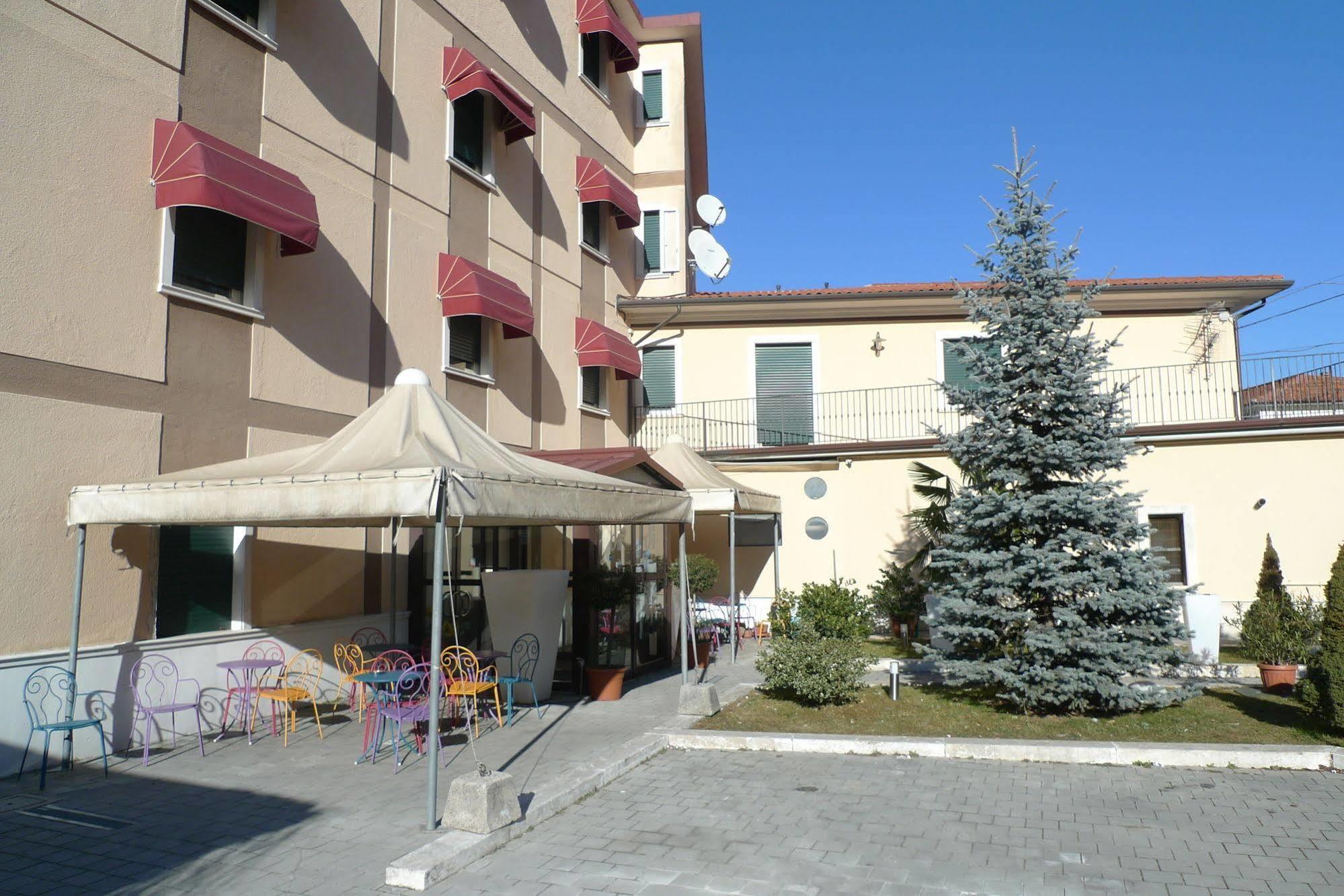 Hotel De Meis Capistrello Extérieur photo
