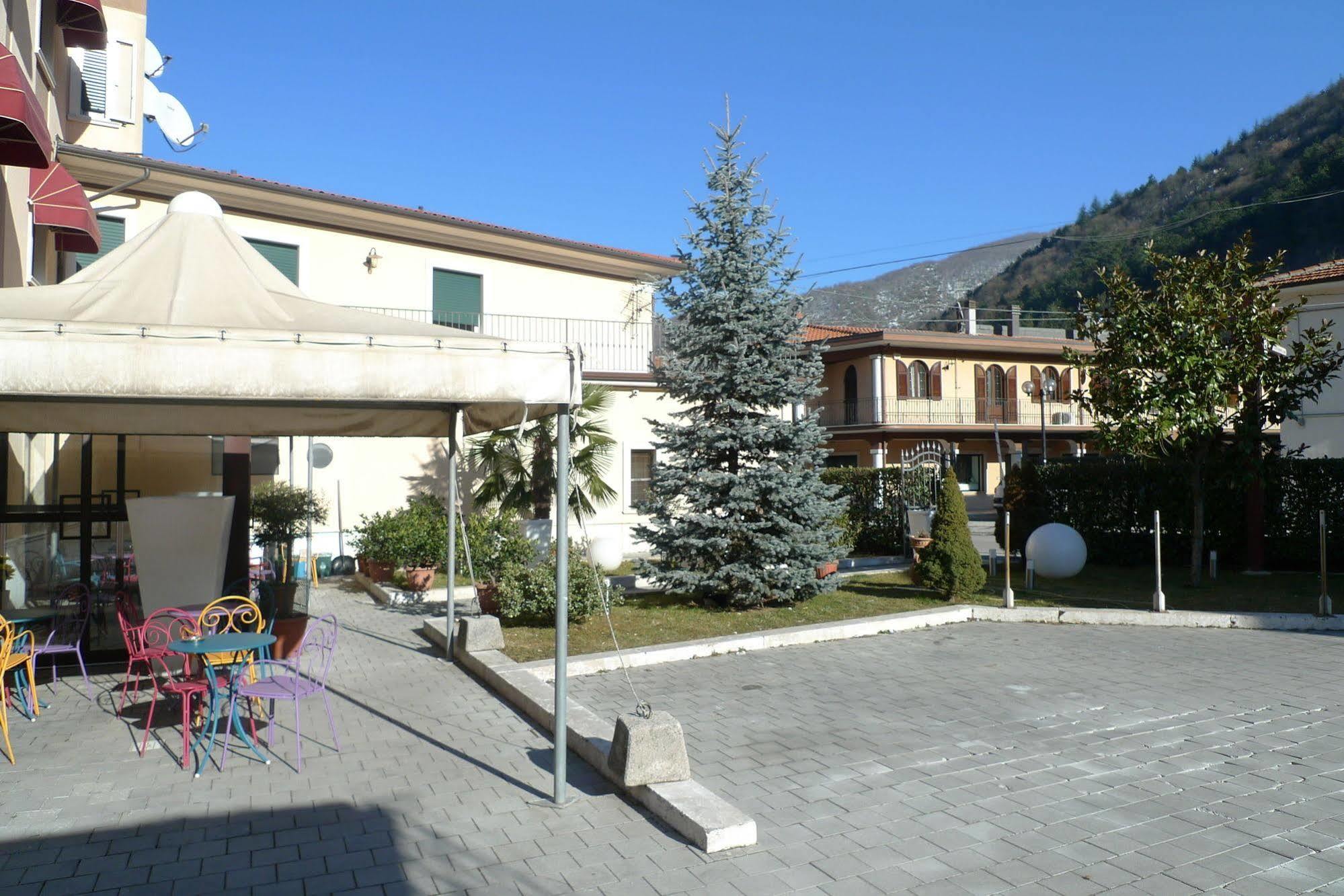 Hotel De Meis Capistrello Extérieur photo