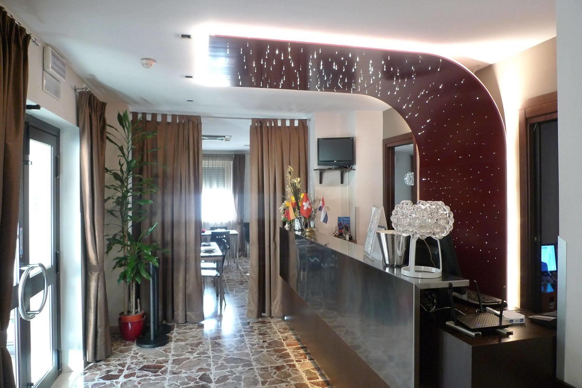 Hotel De Meis Capistrello Extérieur photo