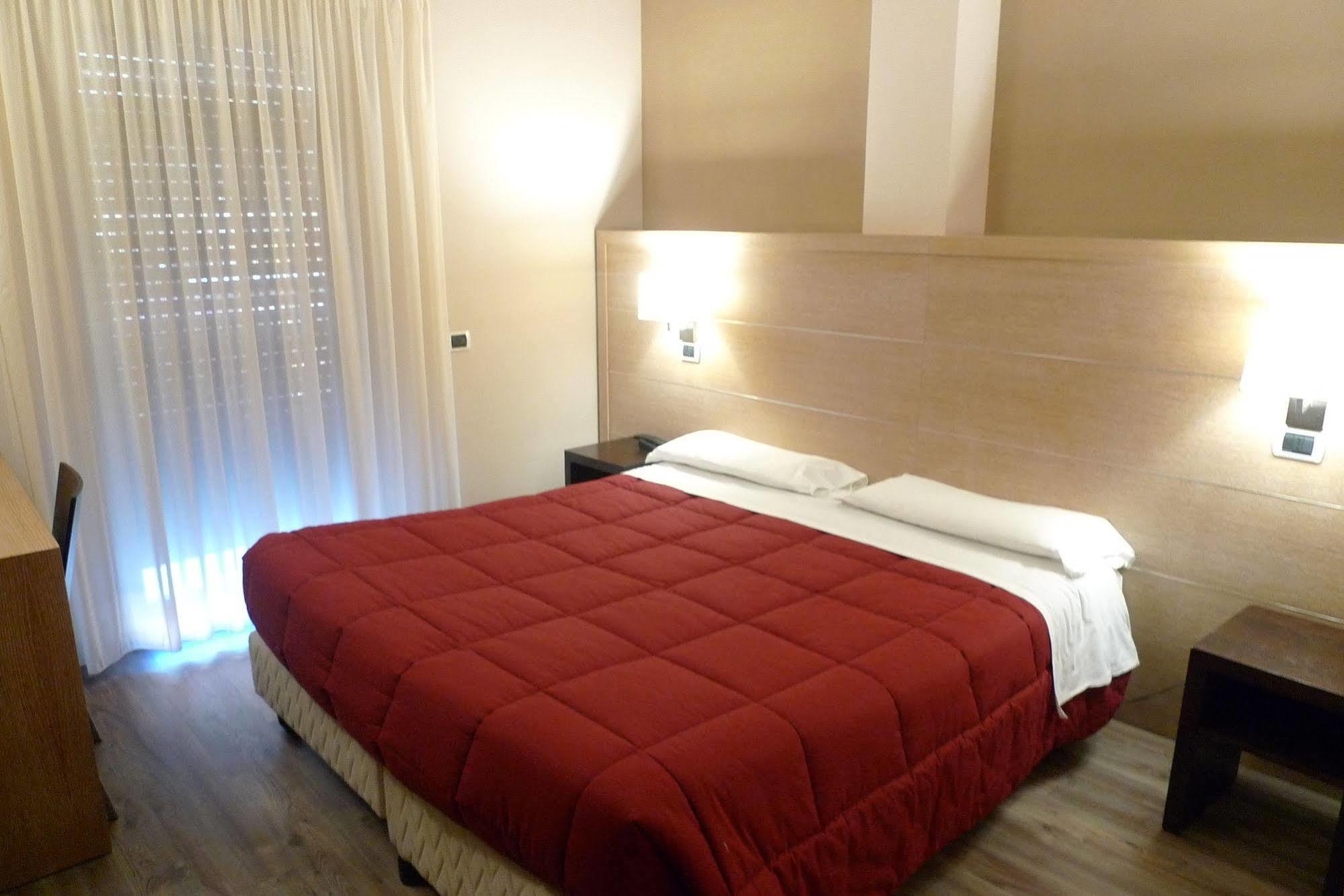 Hotel De Meis Capistrello Extérieur photo